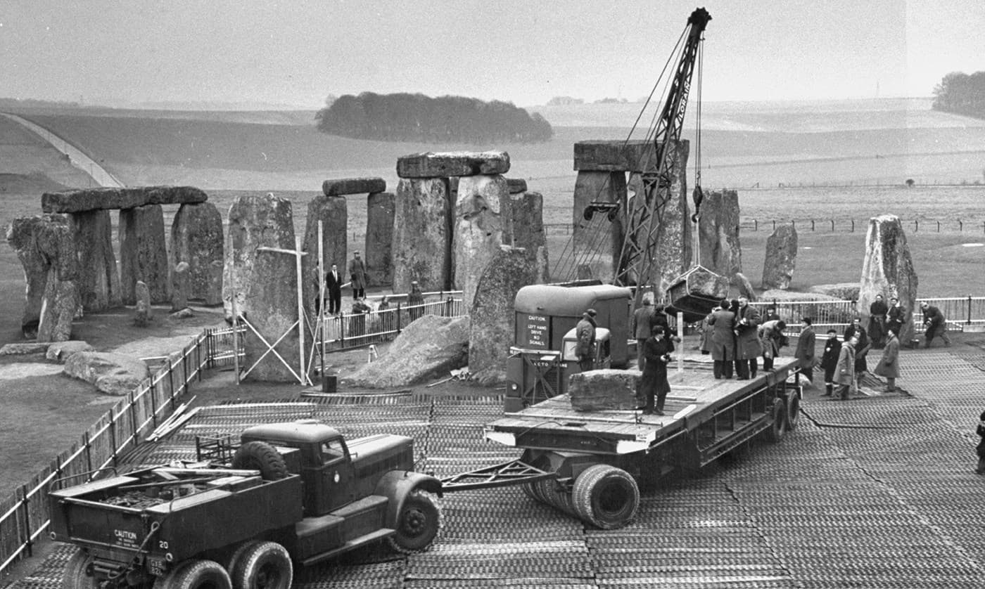 8-Stonehenge-being-restored-in-the-1950s-and-requiring-modern-machinery-to-shift-the-heavy-stones.-Daily-Grail.jpg